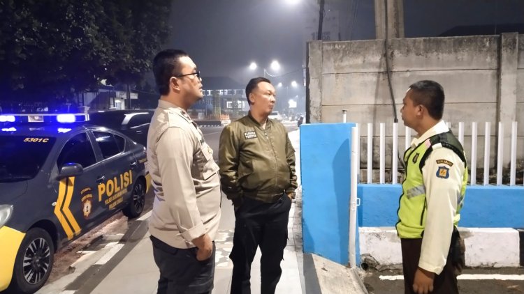 Wujudkan Kamtibmas Aman Kondusif, Unit Samapta Polsek Cikole Gelar Patroli Malam Hari