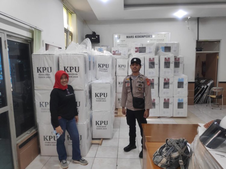 Ciptakan Pemilu Damai, Polsek Kebonpedes Kawal Surat Suara Ke PPK