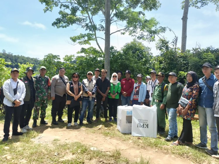 Bawaslu Kabupaten Kaur,Kawal Pengiriman Logistik Ke TPS Sulit