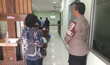 Ciptakan Keamanan Yang Kondusif, Polsek Lembursitu Laksanakan Pengamanan di Gereja