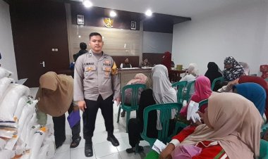 Berikan Rasa Aman,Bhabinkamtibmas Monitoring Penyaluran Program Bantuan Beras