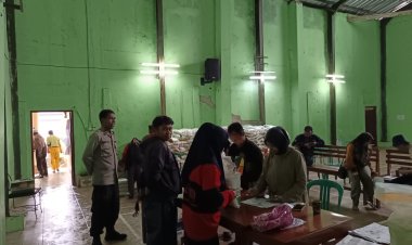 Bhabinkamtibmas Polsek Sukaraja Laksanakan Monitoring Penyaluran Beras Bansos Untuk Warga