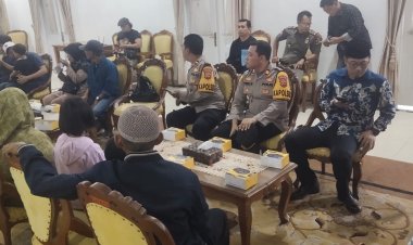 Polisi Kawal Kepulangan Pekerja Migran Indonesia (PMI), Dari Pendopo Sukabumi di Serahkan Kepada Keluarganya
