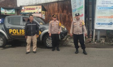Polsek Kebonpedes Gelar Patroli   Keberangkatan  Pendukung Bupati Sukabumi Dalam Rangka Rapat Pleno