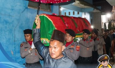 Gugur Setelah Bantu Evakuasi Korban Bencana Sukabumi, Bripka  Miftahu Rochman Jadi Teladan