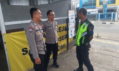 Jaga Stabilitas Kamtibmas Pasca Pilkada 2024, Bhabinkamtibmas Polsek Cikole Sambangi Warga