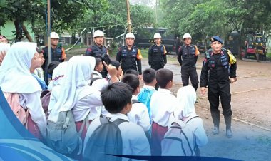 Brimob Polda Jabar Dukung Proses Belajar Mengajar dan Fasilitasi Transfortasi  Anak-Anak Pasca Bencana Sukabumi