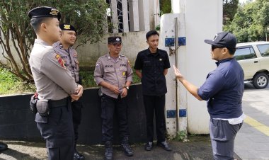 Wujudkan Harkamtibmas Tetap Kondusif, Polsek Cikole Sambangi Anggota Satpam