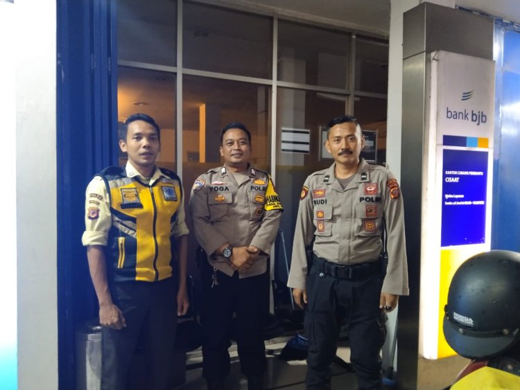 Wujudkan Kamtibmas Aman Kondusif, Unit Samapta Polsek Cisaat Laksanakan Patroli Perbankan