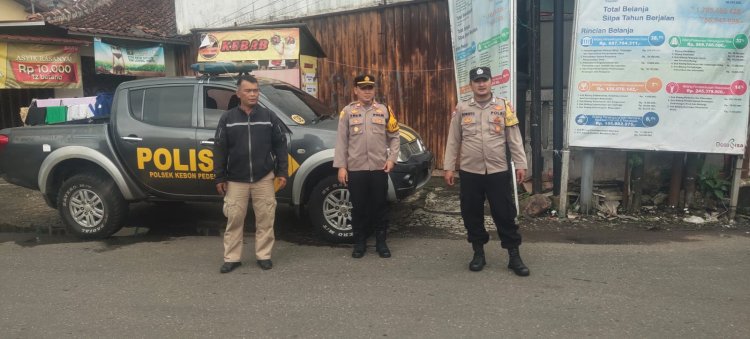 Polsek Kebonpedes Gelar Patroli   Keberangkatan  Pendukung Bupati Sukabumi Dalam Rangka Rapat Pleno