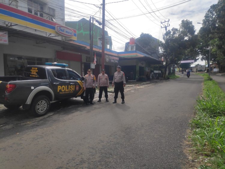 Polsek Kebonpedes Gelar Patroli   Keberangkatan  Pendukung Bupati Sukabumi Dalam Rangka Rapat Pleno