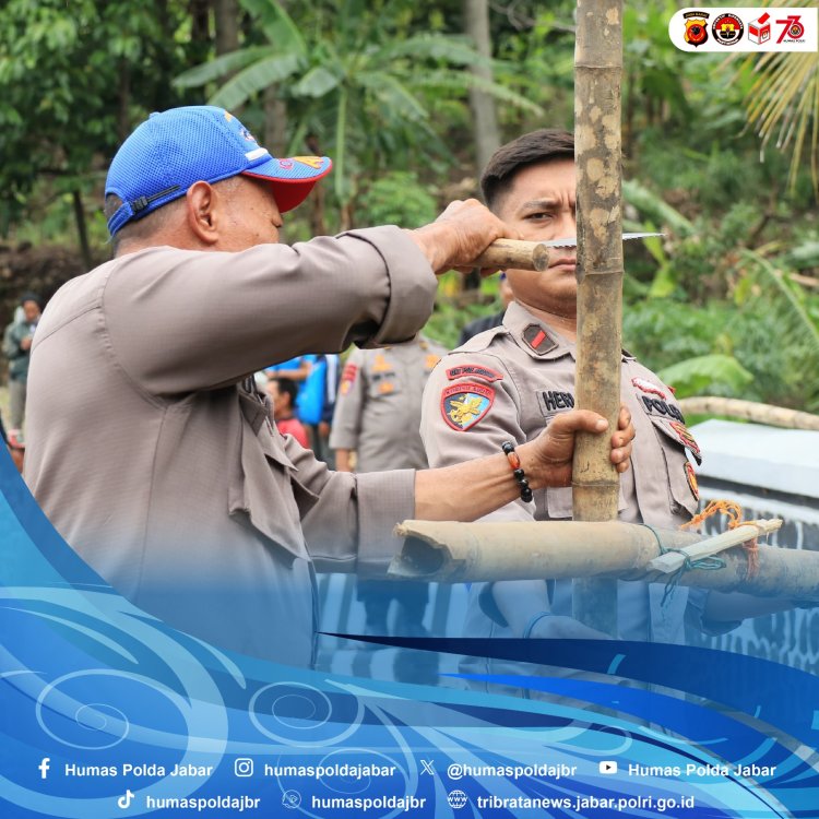 Pol Airud Polda Jabar dan Polres Sukabumi Bangun Jembatan Darurat Untuk Warga