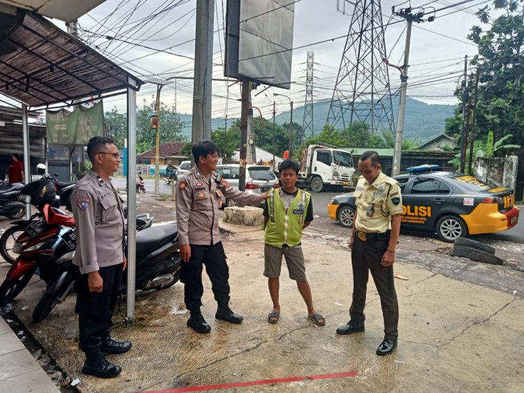 Cegah Terjadinya Gangguan Kamtibmas, Bhabinkamtibmas Sambangi Objek Vital Berikan Pembinaan Kepada Security