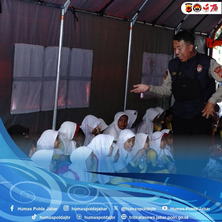 Tim Psikologi Polda Jabar Lakukan Trauma Healing ke Anak-Anak Terdampak Longsor