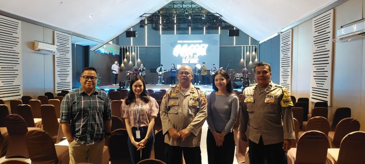 Minggu Kasih Polsek Cisaat Berikan Pengamanan Ibadat Kebaktian di Gereja  GBI MNCC