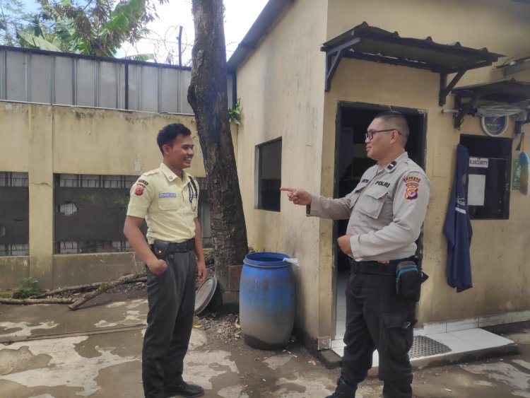 Unit Samapta Polsek Kebonpedes Laksanakan Patroli dan Berikan Himbauan Kamtibmas Kepada Satpam