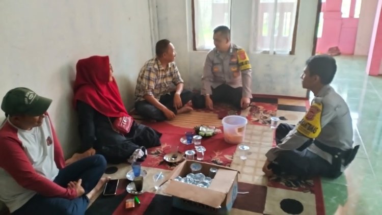 Bhabinkamtibmas Polsek Kebonpedes Sambangi Warga, Sampaikan Himbauan Kamtibmas Jelang Natal dan Tahun Baru