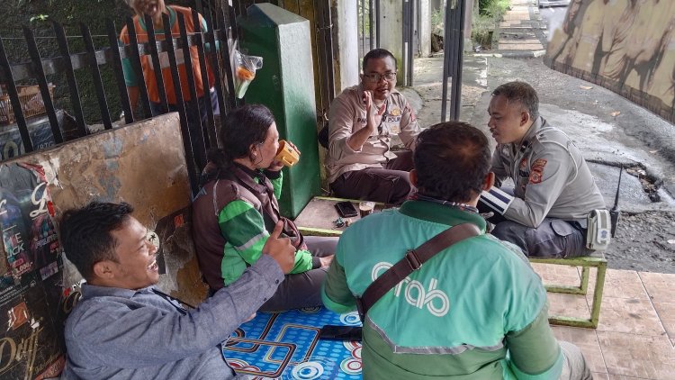 Polsek Cikole Laksanakan Patroli Wilayah dan Dialogis Dengan Ojol