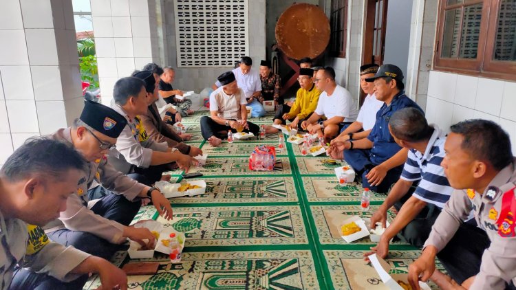 Tingkatkan Kepedulian Terhadap Sesama, Kapolsek Warudoyong Berbagi