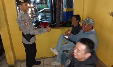 Wujudkan Kamtibmas Aman Kondusif, Bhabinkamtibmas Polsek Kebonpedes Laksanakan Patroli Dialogis