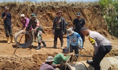 Sinergi TNI -Polri dan Masyarakat Buka Jalan Menuju Lokasi Wisata
