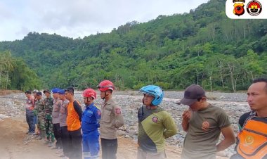 Polisi Terus Lakukan Pencarian Korban Terbawa Arus Sungai Cikandang