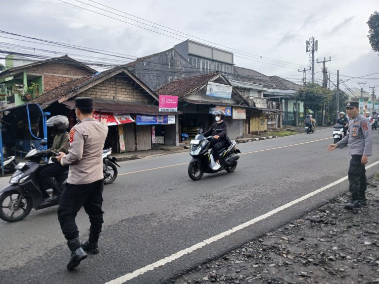 Ciptakan Kamseltibcar Lantas Aman Kondusif, Polsek Gunungpuyuh Gelar Gatur Lalin