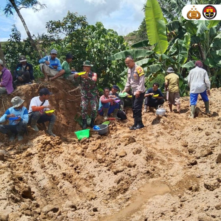 Sinergi TNI -Polri dan Masyarakat Buka Jalan Menuju Lokasi Wisata