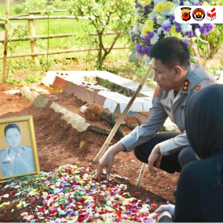 Kapolda Jabar Kunjungi Kediaman Almarhum Anumerta Aipda Anditia Yang Meninggal Saat Menolong Wisatawan