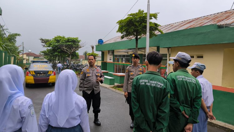 Cegah Tawuran dan Kenakalan Remaja, Polsek Sukaraja Gelar Patroli ke Sekolah