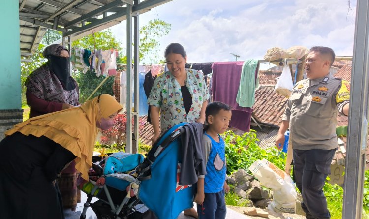 Jaga Stabilitas Kamtibmas, Bhabinkamtibmas Polsek Sukaraja Sambangi Warga