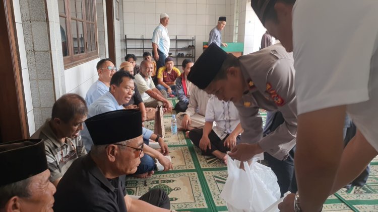 Sampaikan Himbauan Kamtibmas Melalui Giat Ngariung Bareng Kapolsek