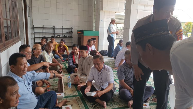 Sampaikan Himbauan Kamtibmas Melalui Giat Ngariung Bareng Kapolsek