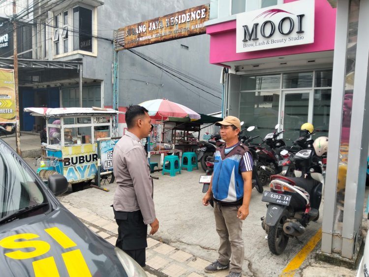 Jaga Kondusifitas Kamtibmas, Bhabinkamtibmas Polsek Cikole Sambangi  Warga