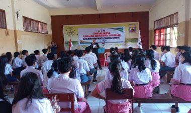 Sambangi Dua Sekolah, Humas Polda Sulut Sosialisasikan Pencegahan Radikalisme dan Intoleransi