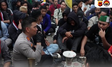 Unjuk Rasa di Cirebon Berlangsung Damai, Kapolres Cirebon Kota Turun Langsung