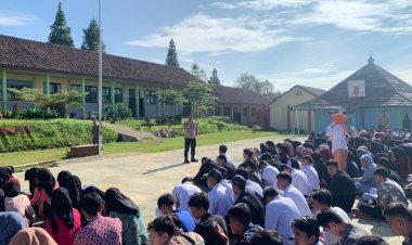 Cegah Kenakalan Remaja, Kapolsek Sukabumi Berikan Pembinaan di SMKN 1  Sukabumi