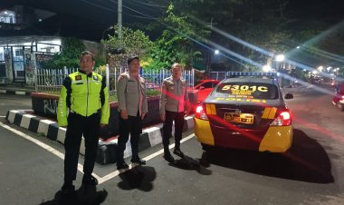 Polsek Cikole Laksanakan Patroli Dialogis, Antisipasi Kejahatan Jalanan