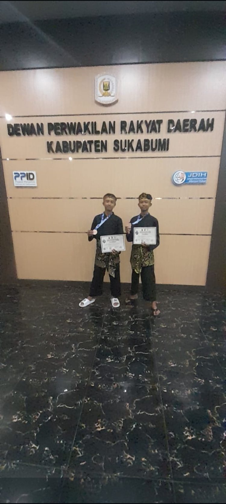 Ungkapan Terimakasih Orang Tua Pesilat Cilik Asal Purabaya Kepada Bhabinkamtibmas