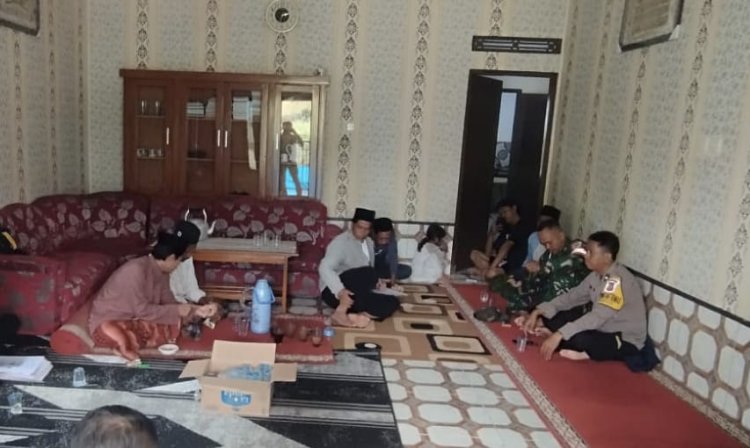 Bhabinkamtibmas Polsek Sukaraja Laksanakan Sambang dan Hadiri Musyawarah Warga