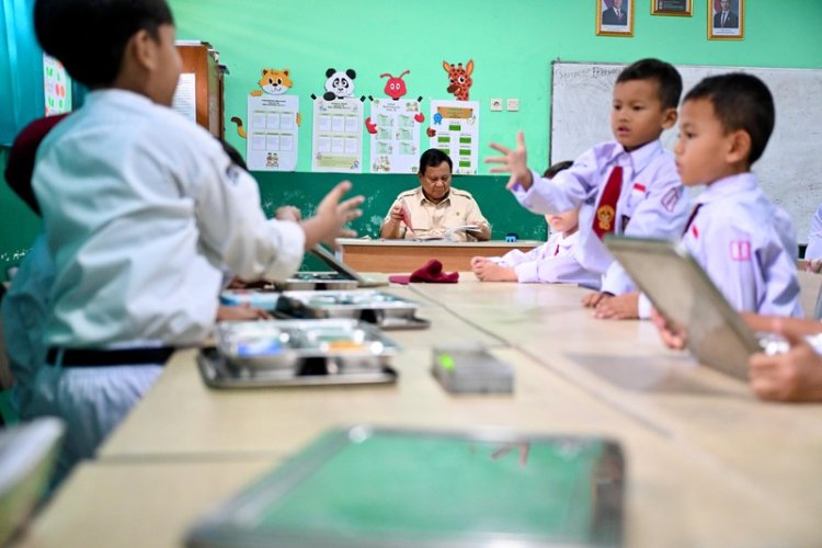 Prabowo Sebut Makan Bergizi Gratis Investasi, Sasar 330 Ribu Sekolah