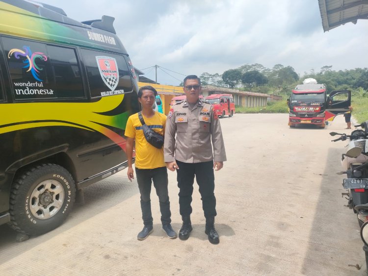 Kanit Binmas Polsek Kebonpedes Laksanakan Sambang, Sampaikan Pesan Kamtibmas Kepada Warga