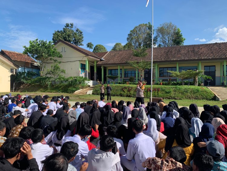 Cegah Kenakalan Remaja, Kapolsek Sukabumi Berikan Pembinaan di SMKN 1  Sukabumi