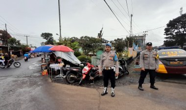 Anggota Polsek Sukalarang Laksanakan Patroli Menjelang Waktu Buka Puasa