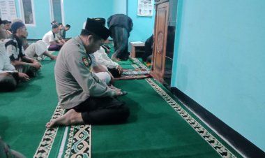 Safari Ramadhan, Kapolsek Cibereum Laksanakan Sholat Subuh Berjamaah