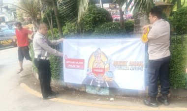 Dukung Kelancaran Arus Mudik,Polsek Sukaraja  Laksanakan Pemasangan Stiker Bertajuk:Mudik Aman Keluarga Nyaman