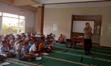 Kanit Binmas Polsek Gunungguruh, Berikan Penyuluhan Kepada Santri Kilat Ramadhan di SMPN 2 Gunungguruh