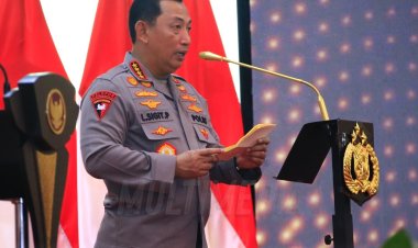 Kapolri Berikan Kenaikan Pangkat Luar Biasa Personel Yang Gugur di Way  Kanan