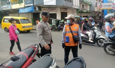 Cegah Curanmor,Polsek Cikole Laksanakan Patroli Dialogis Dengan Juru Parkir