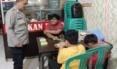 Jaga Keamanan dan Ketertiban, Bhabinkamtibmas Polsek Kebonpedes Gelar Patroli Dialogis